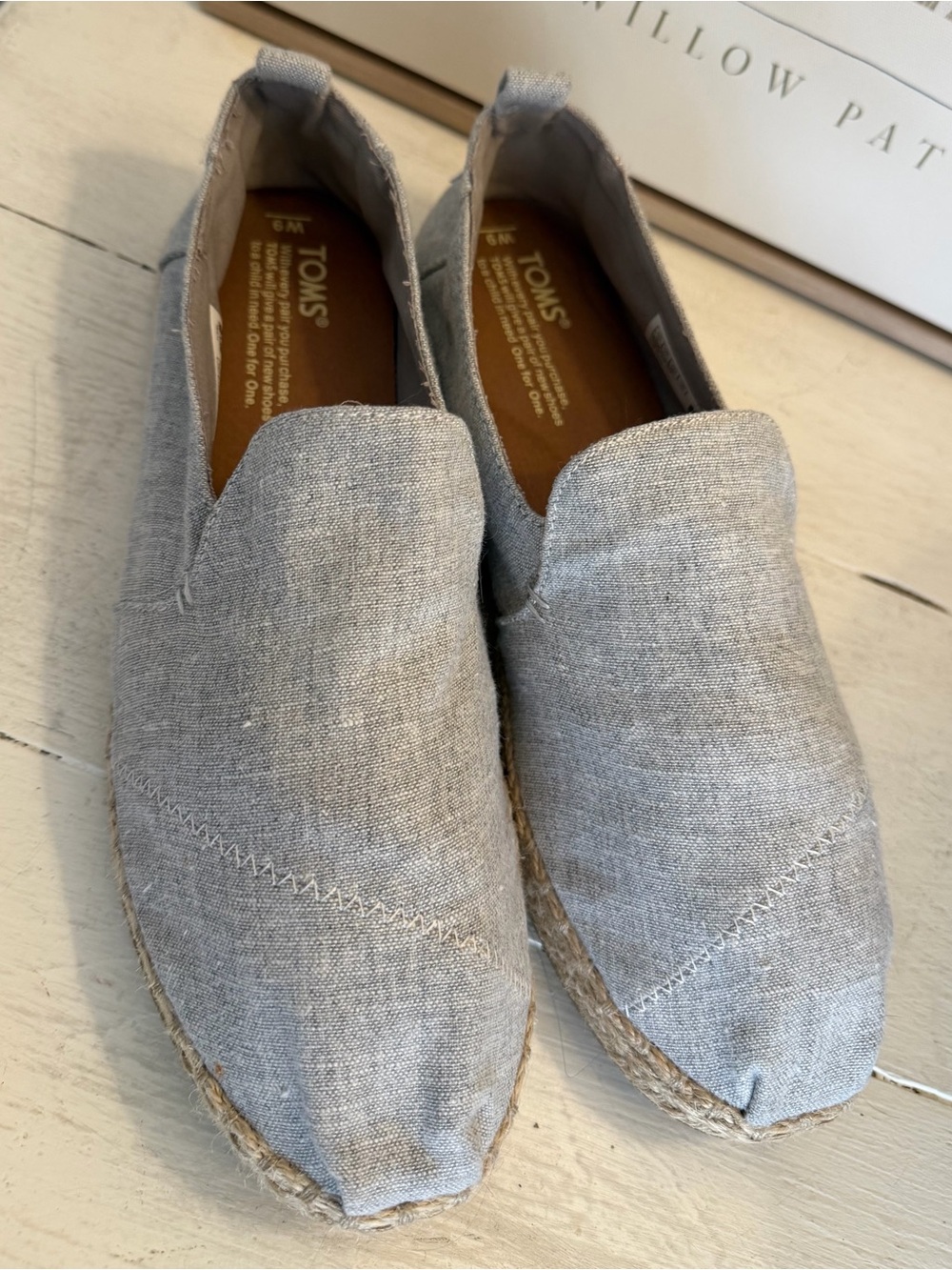 Tom’s light grey linen shoes size 9 women’s like new